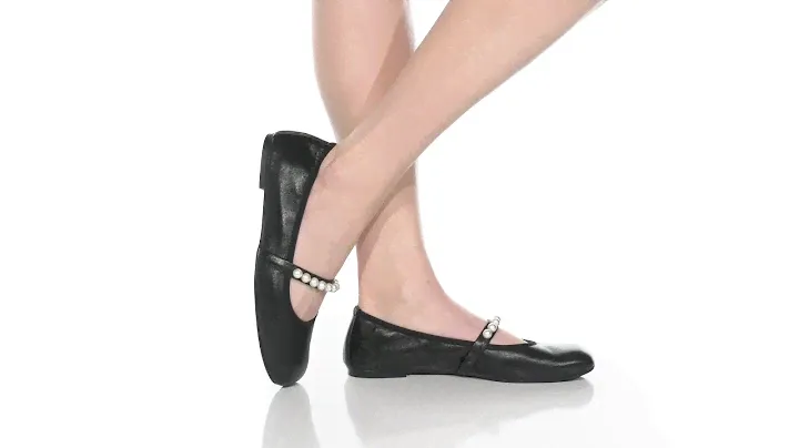 Stuart Weitzman Goldie Ballet Flat SKU: 9893980